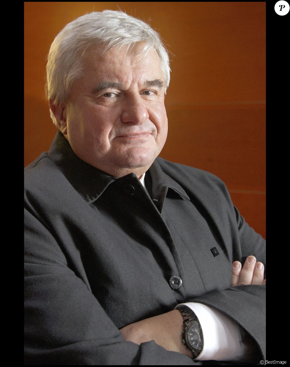 Portrait d'Éric Raoult, ancien ministre, député et maire du Raincy.
