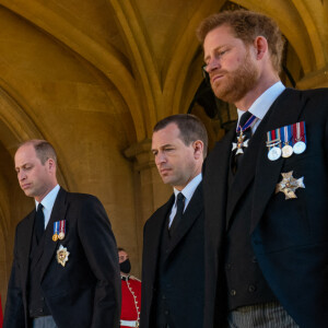 Le prince Andrew, duc d'York, le prince Edward, comte de Wessex, le prince William, duc de Cambridge, Peter Phillips, le prince Harry, duc de Sussex - Arrivées aux funérailles du prince Philip, duc d'Edimbourg à la chapelle Saint-Georges du château de Windsor, le 17 avril 2021.