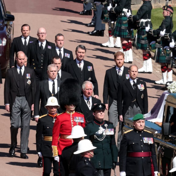 Le prince Charles, prince de Galles, la princesse Anne, le prince Andrew, duc d'York, le prince Edward, comte de Wessex, le prince William, duc de Cambridge, Peter Phillips, le prince Harry, duc de Sussex, David Armstrong-Jones, comte de Snowdon, Sir Timothy Laurence - Arrivées aux funérailles du prince Philip, duc d'Edimbourg à la chapelle Saint-Georges du château de Windsor, le 17 avril 2021.