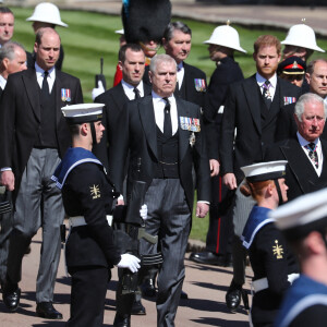 Le prince Charles, prince de Galles, le prince Andrew, duc d'York, le prince Edward, comte de Wessex, le prince William, duc de Cambridge, Peter Phillips, le prince Harry, duc de Sussex, David Armstrong-Jones, comte de Snowdon, Sir Timothy Laurence - Arrivées aux funérailles du prince Philip, duc d'Edimbourg à la chapelle Saint-Georges du château de Windsor.