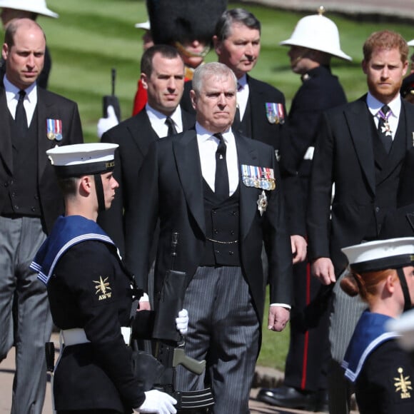 Le prince Charles, prince de Galles, le prince Andrew, duc d'York, le prince Edward, comte de Wessex, le prince William, duc de Cambridge, Peter Phillips, le prince Harry, duc de Sussex, David Armstrong-Jones, comte de Snowdon, Sir Timothy Laurence - Arrivées aux funérailles du prince Philip, duc d'Edimbourg à la chapelle Saint-Georges du château de Windsor.