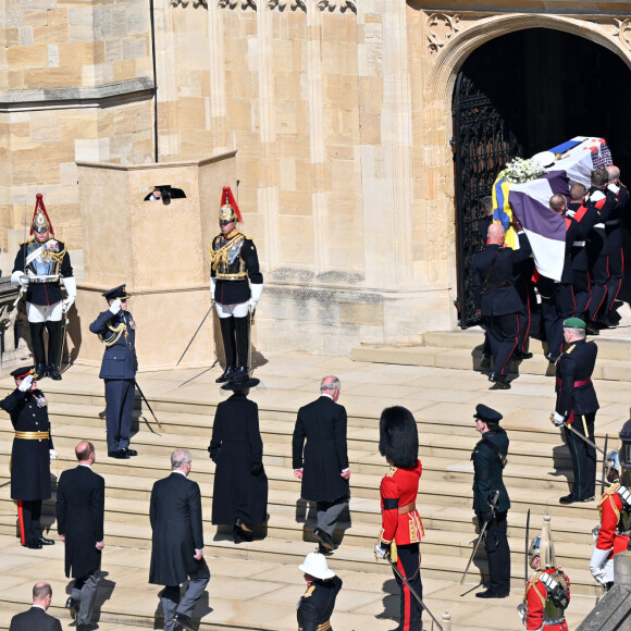 Le prince Charles, prince de Galles, la princesse Anne, le prince Andrew, duc d'York, le prince Edward, comte de Wessex, le prince William, duc de Cambridge, Peter Phillips, le prince Harry, duc de Sussex, David Armstrong-Jones, comte de Snowdon, Sir Timothy Laurence - Arrivées aux funérailles du prince Philip, duc d'Edimbourg à la chapelle Saint-Georges du château de Windsor, le 17 avril 2021.