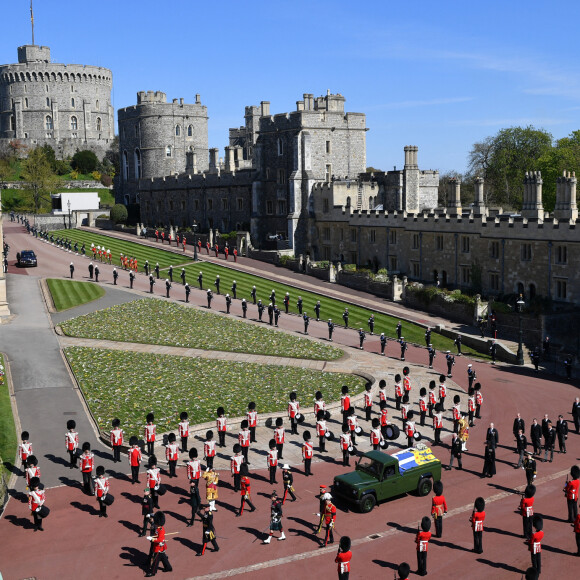 Le prince Charles, prince de Galles, la princesse Anne, le prince Andrew, duc d'York, le prince Edward, comte de Wessex, le prince William, duc de Cambridge, Peter Phillips, le prince Harry, duc de Sussex, David Armstrong-Jones, comte de Snowdon, Sir Timothy Laurence - Arrivées aux funérailles du prince Philip, duc d'Edimbourg à la chapelle Saint-Georges du château de Windsor, le 17 avril 2021.