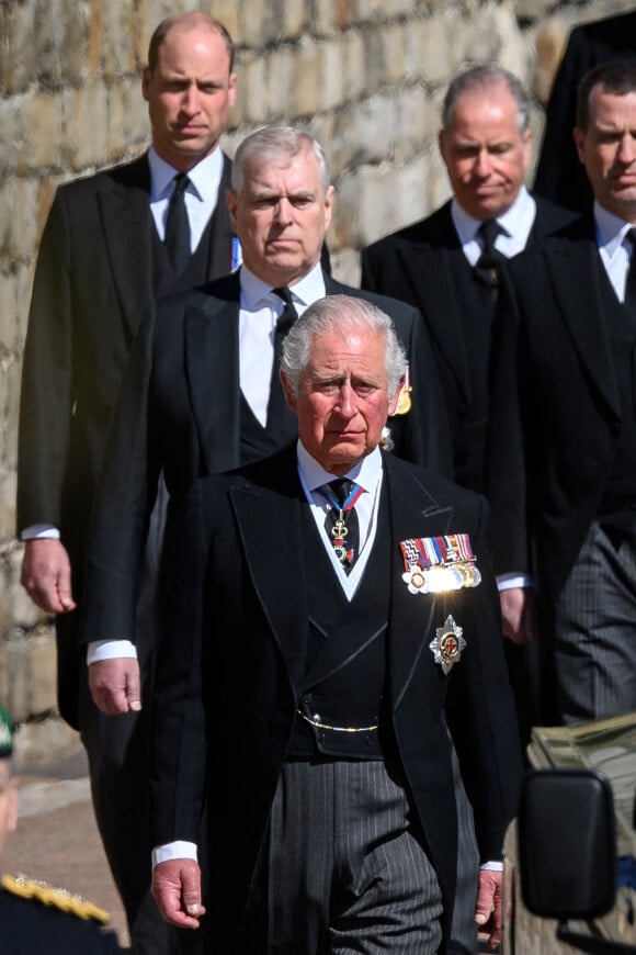 Le prince Charles, prince de Galles, le prince Andrew, duc d'York, le prince William, duc de Cambridge, David Armstrong-Jones, comte de Snowdon, Peter Phillips - Arrivées aux funérailles du prince Philip, duc d'Edimbourg à la chapelle Saint-Georges du château de Windsor, le 17 avril 2021.