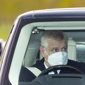 Le prince Andrew, duc d'York, à son arrivée au château de Windsor, au lendemain du décès du prince Philip, duc d'Edimbourg le 10 avril 2021.