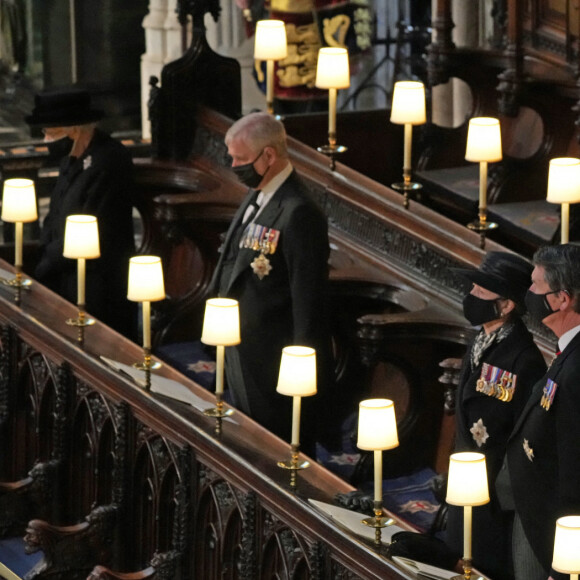 La reine Elisabeth II d'Angleterre, Le prince Andrew, duc d'York, La princesse Anne, Sir Timothy Laurence et Le prince Harry, duc de Sussex, - Funérailles du prince Philip, duc d'Edimbourg à la chapelle Saint-Georges du château de Windsor, Royaume Uni, le 17 avril 2021.