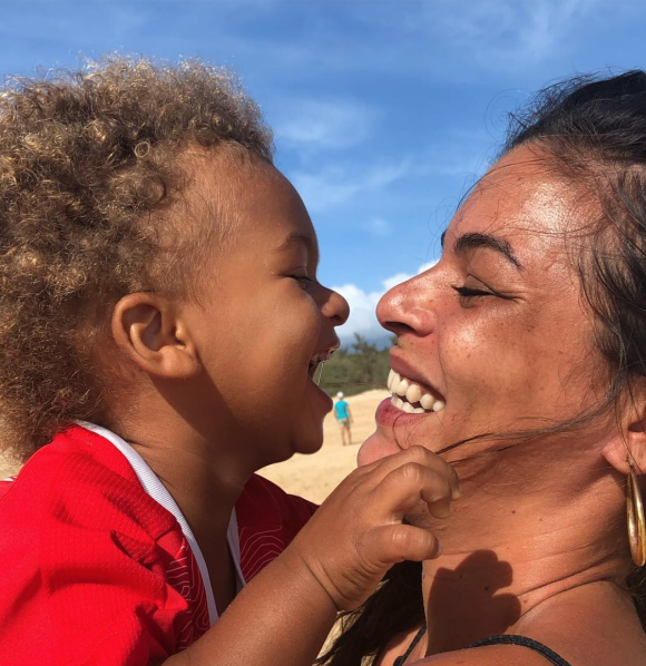 Yelena Noah et son fils Nohea. Avril 2019.