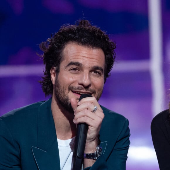 Exclusif - Amir Haddad, Carla Bruni Sarkozy - Enregistrement de l'émission "Sidaction, ensemble contre le Sida - Merci Line" au Paradis Latin à Paris, qui sera diffusée le 27 mars sur France 2. Le 1er mars 2021. © C.Guirec-C.Moreau / Bestimage