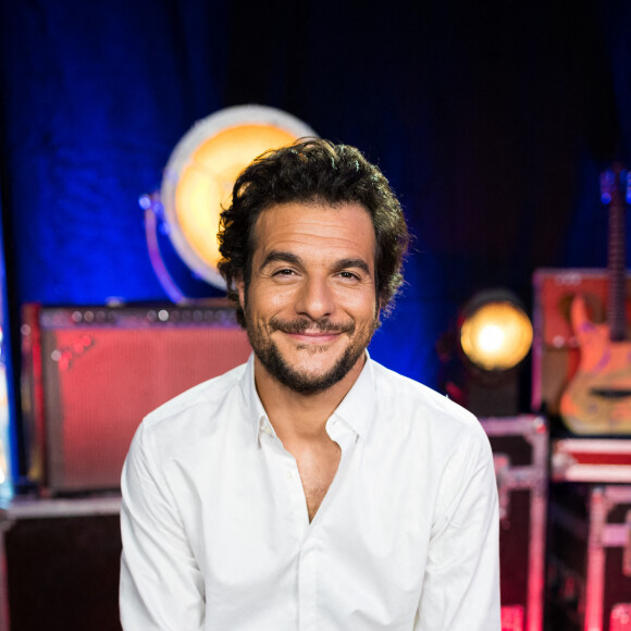 Exclusif - Amir Haddad - Backstage de l'enregistrement de l'émission "300 Choeurs chantent Les plus beaux duos" à Paris, qui sera diffusée le 8 janvier 2021 sur France 3. © Tiziano Da Silva / Bestimage