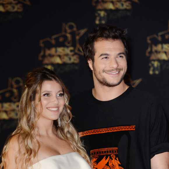 Amir Haddad et sa femme Lital (enceinte) - 20ème cérémonie des NRJ Music Awards au Palais des Festivals à Cannes. Le 10 novembre 2018 © Christophe Aubert via Bestimage