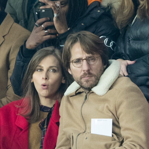 Mathieu Vergne et sa femme Ophélie Meunier dans les tribunes du parc des princes, le 22 Novembre 2019 à Paris © Cyril Moreau / Bestimage