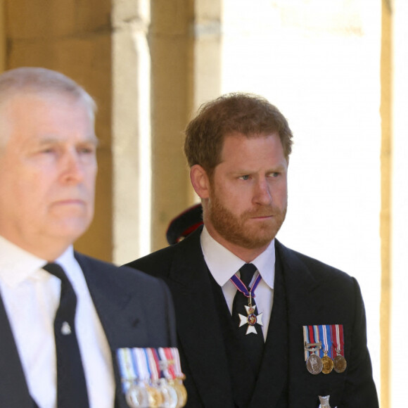 Peter Phillips, Le prince Harry, duc de Sussex, Le prince Edward, comte de Wessex, et Le prince Andrew, duc d'York, - Arrivées aux funérailles du prince Philip, duc d'Edimbourg à la chapelle Saint-Georges du château de Windsor, le 17 avril 2021. 