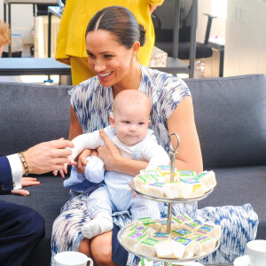 Le prince Harry et Meghan Markle présentent leur fils Archie à Desmond Tutu à Cape Town, Afrique du Sud le 25 septembre 2019.