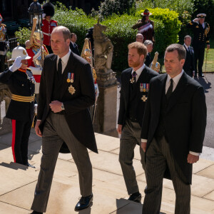 Le prince William, duc de Cambridge, Peter Phillips, Le prince Harry, duc de Sussex, - Arrivées aux funérailles du prince Philip, duc d'Edimbourg à la chapelle Saint-Georges du château de Windsor, le 17 avril 2021.