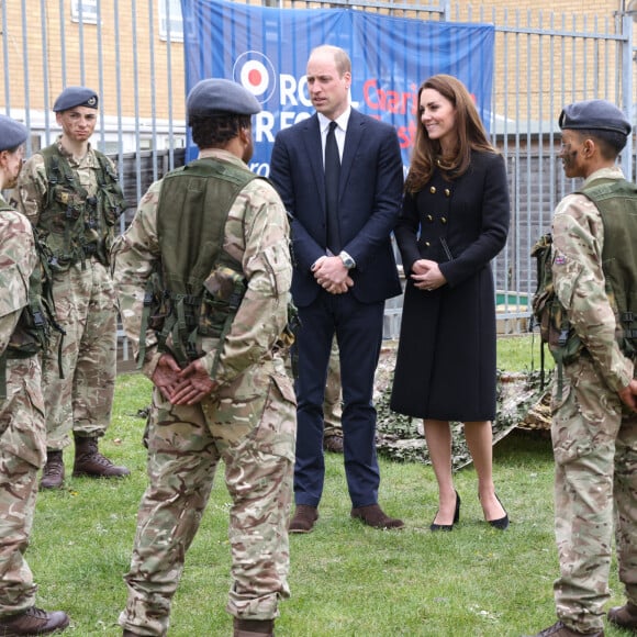 Le prince William, duc de Cambridge et Kate Middleton, duchesse de Cambridge, visitent le centre RAF Air Cadets à Londres, le 21 avril 2021, quelques jours après les obsèques du Prince Philip.