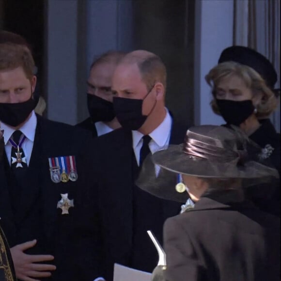 Le prince William, duc de Cambridge, et le prince Harry, duc de Sussex, Sorties des funérailles du prince Philip, duc d'Edimbourg à la chapelle Saint-Georges du château de Windsor, Royaume Uni, le 17 avril 2021.