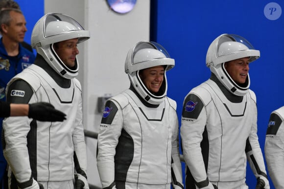 Thomas Pesquet, Megan McArthur et Shane Kimbrough au Kennedy Space Center, en Floride, le 23 avril 2021, avant leur départ à bord de leur vaisseau SpaceX pour ISS.