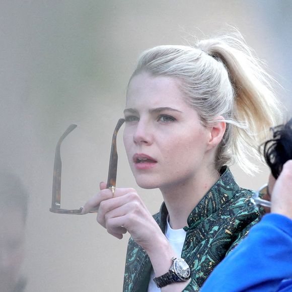 Exclusif - Rami Malek et sa compagne Lucy Boynton profitent du soleil sur la terrasse de l'hôtel Esplanade à Zagreb, le 22 avril 2021.