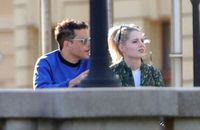 Rami Malek et sa chérie Lucy Boynton : Rare apparition du couple, détendu en terrasse