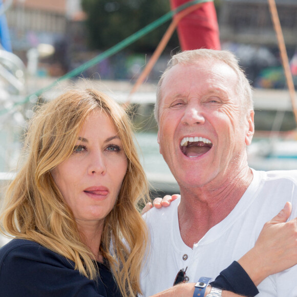 Mathilde Seigner, Yves Renier - Photocall de "Flic tout simplement" dans le cadre du 17e festival de fiction TV de La Rochelle sur le Vieux Port à La Rochelle le 12 septembre 2015