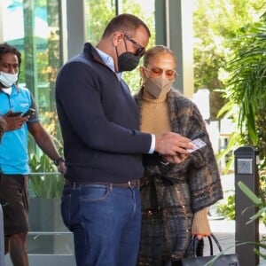 Jennifer Lopez et son compagnon Alex Rodriguez à Coral Gables le 3 février 2021.