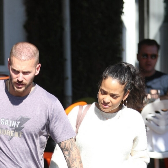 Matt Pokora et sa compagne Christina Milian se baladent avec leur fils Isaiah dans le quartier de West Hollywood à Los Angeles. Le 11 février 2020 
