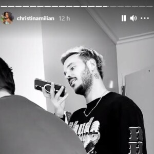 M. Pokora en pleine leçon d'emmaillotage à la maternité, à Los Angeles. Avril 2021.
