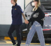 Exclusif - Justin Bieber et sa femme Hailey Baldwin Bieber ont été aperçus main dans la main dans les rues de Beverly Hills, Los Angeles, le 1er février 2021.