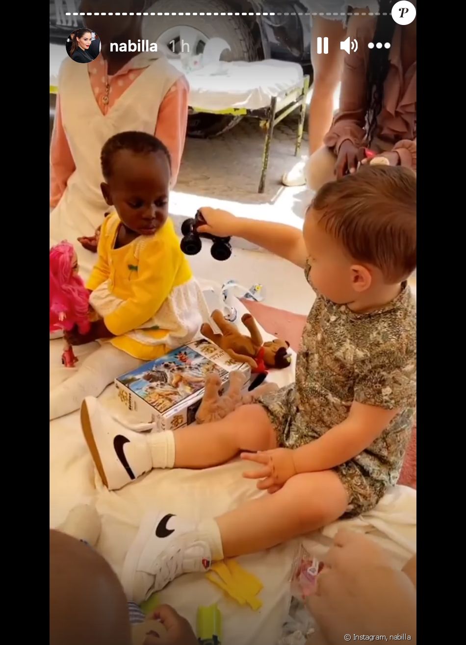 Nabilla voyage au Kenya avec Thomas Vergara et leur fils Milann, où ils ont rendu visite à un orphelinat avec des valises de cadeaux - Instagram