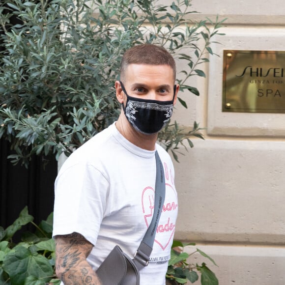 Exclusif - M. Pokora à la sortie de l'hôtel "Les Jardins du Faubourg Hotel & Spa By Shiseido" à Paris le 16 septembre 2020. 