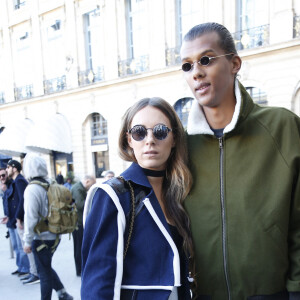 Le chanteur Stromae et sa femme Coralie Barbier au défilé de mode "Louis Vuitton", collection prêt-à-porter Printemps-Eté 2017 à Paris, le 5 octobre 2016.© Christophe Aubert via Bestimage 