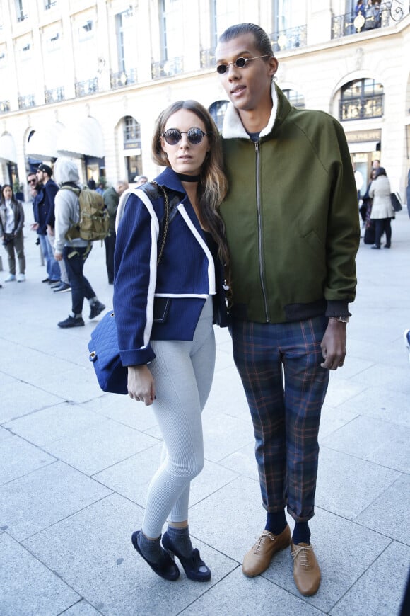 Le chanteur Stromae et sa femme Coralie Barbier au défilé de mode "Louis Vuitton", collection prêt-à-porter Printemps-Eté 2017 à Paris, le 5 octobre 2016.© Christophe Aubert via Bestimage 