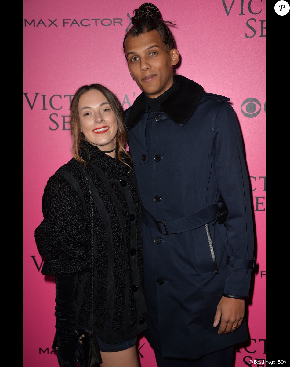 Le chanteur Stromae et sa femme Coralie Barbier lors du photocall du Victoria's Secret Fashion 2016 au Grand Palais à Paris, France, le 30novembre 2016. © BOV/Bestimage