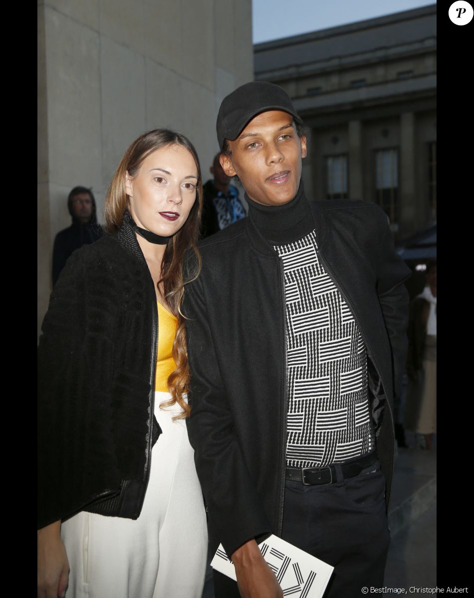Le chanteur Stromae et sa femme Coralie Barbier - Défilé de mode "Kenzo" collection prêt-à-porter Printemps-Eté 2017 lors de la Fashion Week de Paris à la Cité de l'architecture et du patrimoine au Trocadéro à Paris, France, le 4 octobre 2016. © Christophe Aubert via Bestimage