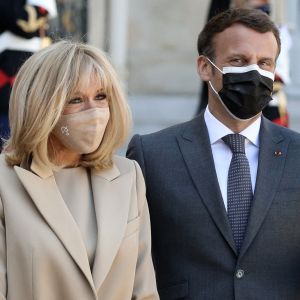 Le président de la République française, Emmanuel Macron et sa femme, la première Dame, Brigitte Macron reçoivent le président de la République fédérale d'Allemagne, et sa femme, la première Dame pour un déjeuner de travail au palais de l'Elysée à Paris. © Stéphane Lemouton/Bestimage