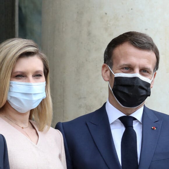 Le président de la république française, Emmanuel Macron et sa femme la Première Dame, Brigitte Macron reçoivent le président ukrainien, Volodymyr Zelensky et sa femme la Première Dame, Olena Volodymyrivna Zelenska pour un déjeuner de travail au palais de l'Elysée à Paris, France, le 16 avril 2021. © Stéphane Lemouton/Bestimage