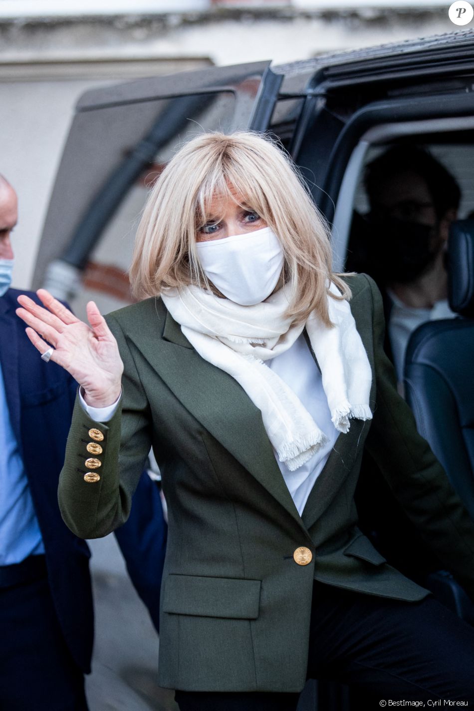 La Première Dame Brigitte Macron (présidente de la Fondation des hôpitaux de France) visite la maison des adolescents du Loir-et-Cher, située rue des écoles, à Blois, France, le 3 février 2021. La structure a bénéficié, lors de sa création, d'une aide financière de l'opération Pièces jaunes. © Cyril Moreau/Bestimage