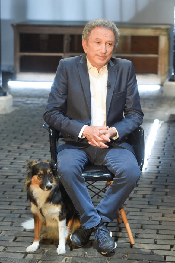 Michel Drucker et sa chienne Izia - Enregistrement de l'émission "Animaux Stars" à Paris le 21 juin 2018. © Coadic Guirec/Bestimage