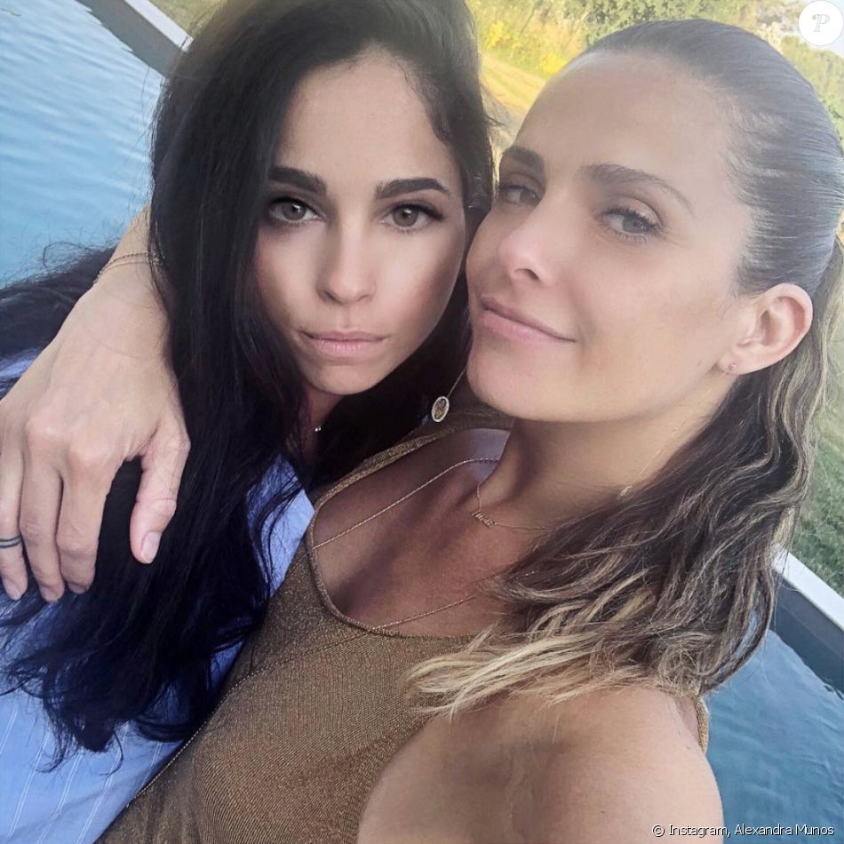 Clara Morgane et sa soeur Alexandra Munos. Juillet 2018.