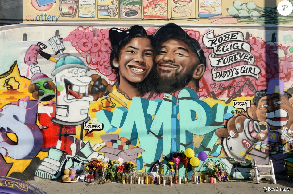 Un artiste a peint un portrait de Kobe Bryant et sa fille Gianna Bryant. Kobe Bryant est décédé dans un accident d'hélicoptère avec sa fille Gianna. Los Angeles le 28 janvier 2020.