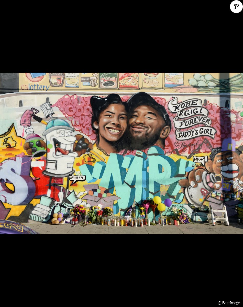 Un artiste a peint un portrait de Kobe Bryant et sa fille Gianna Bryant. Kobe Bryant est décédé dans un accident d'hélicoptère avec sa fille Gianna. Los Angeles le 28 janvier 2020.