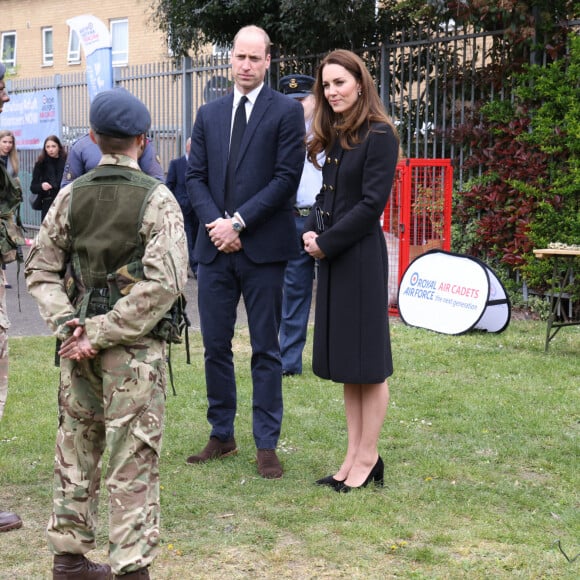 Le prince William, duc de Cambridge et Kate Middleton, duchesse de Cambridge, visitent le centre RAF Air Cadets à Londres, le 21 avril 2021, quelques jours après les obsèques du Prince Philip.