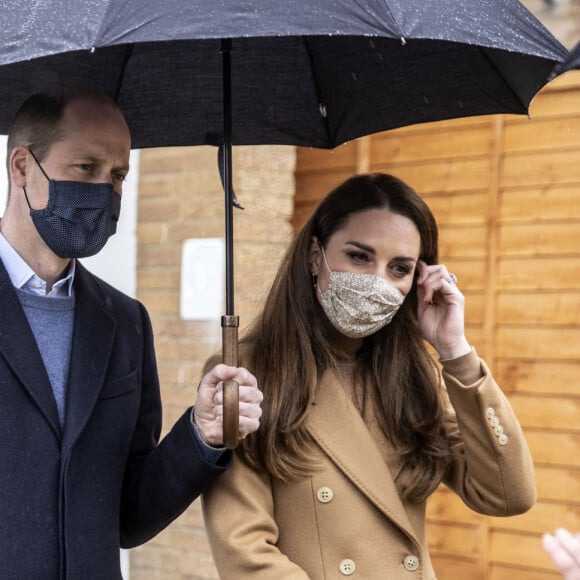 Le prince William, duc de Cambridge, et Kate Catherine Middleton, duchesse de Cambridge, en visite à l'établissement "Newham Ambulance Station" à Londres. Le 18 mars 2021