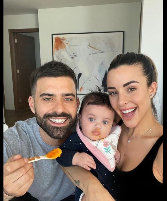 Vincent Queijo et sa fiancée Rym avec leur fille Maria-Valentina, le 25 janvier 2021