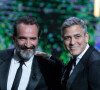 George Clooney retrouve son complice Jean Dujardin à la 42ème cérémonie des César à la salle Pleyel à Paris le 24 février 2017. © Olivier Borde / Dominique Jacovides / Bestimage