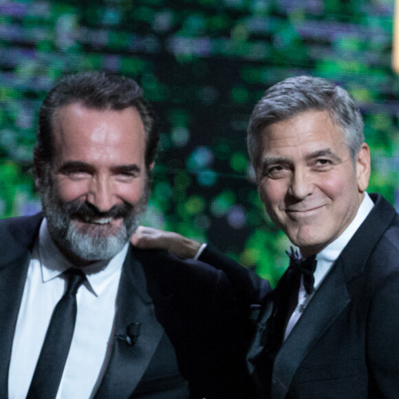 George Clooney retrouve son complice Jean Dujardin à la 42ème cérémonie des César à la salle Pleyel à Paris le 24 février 2017. © Olivier Borde / Dominique Jacovides / Bestimage