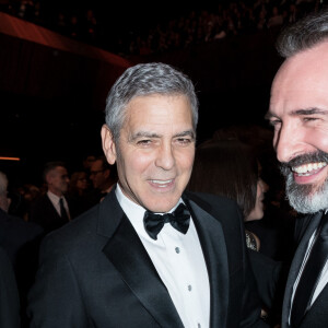 George Clooney retrouve son complice Jean Dujardin à la 42ème cérémonie des César à la salle Pleyel à Paris le 24 février 2017. © Olivier Borde / Dominique Jacovides / Bestimage