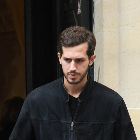 Paul Belmondo et son fils Victor - Obsèques de Charles Gérard en la cathédrale arménienne Saint-Jean-Baptiste de Paris. Le 26 septembre 2019