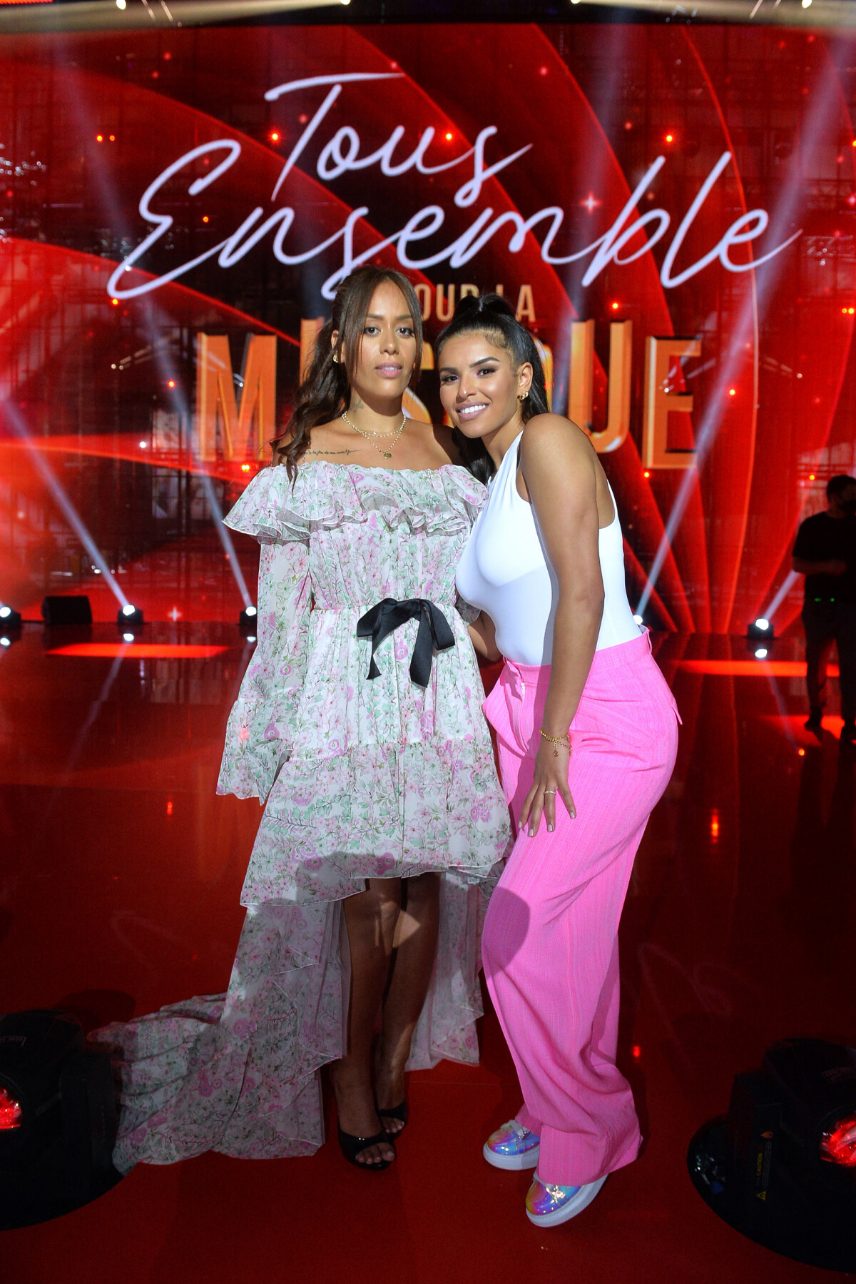 Photo Exclusif Amel Bent Et Imen Es Enregistrement De L Mission Tous Ensemble Pour La