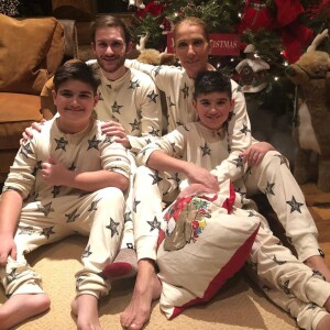 Céline Dion avec ses 3 fils, René-Charles er les jumeaux Nelson et Eddy, pour le réveillon de Noël le 24 décembre 2020.